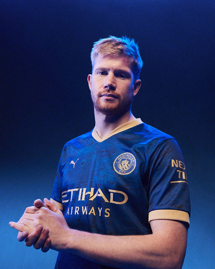 在上海旅游的奇塔迪尼重返海港俱乐部，拜访昔日教练和队友