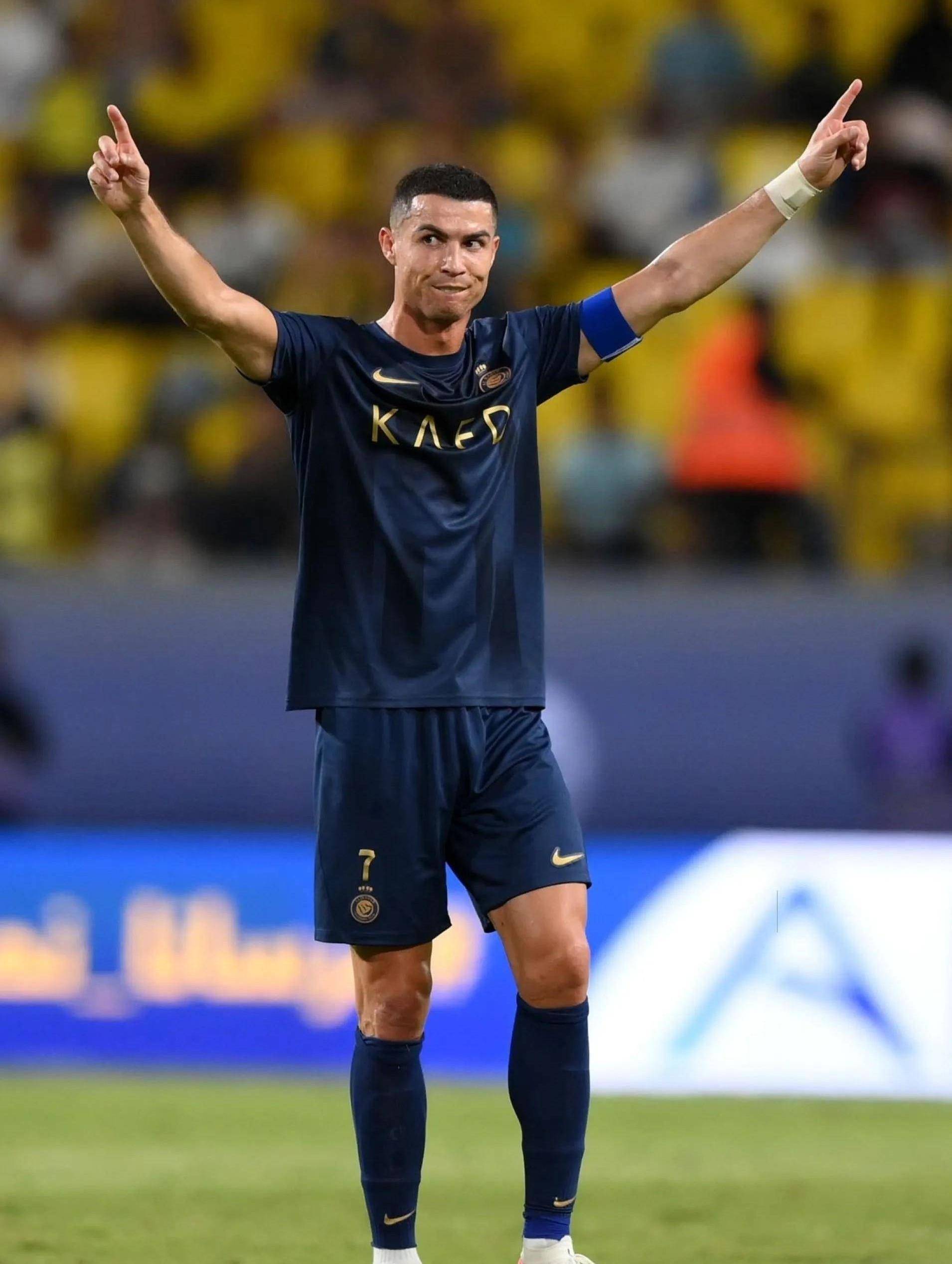 C罗进入国家队后葡萄牙12届大赛全勤，此前总共仅参加6届大赛