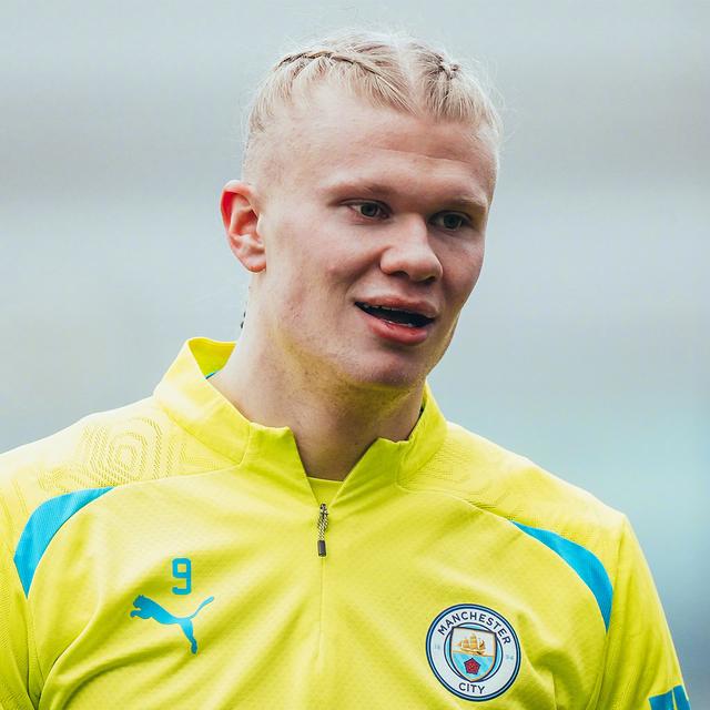 庆祝建队126周年！巴萨官方社媒晒诺坎普球场海报