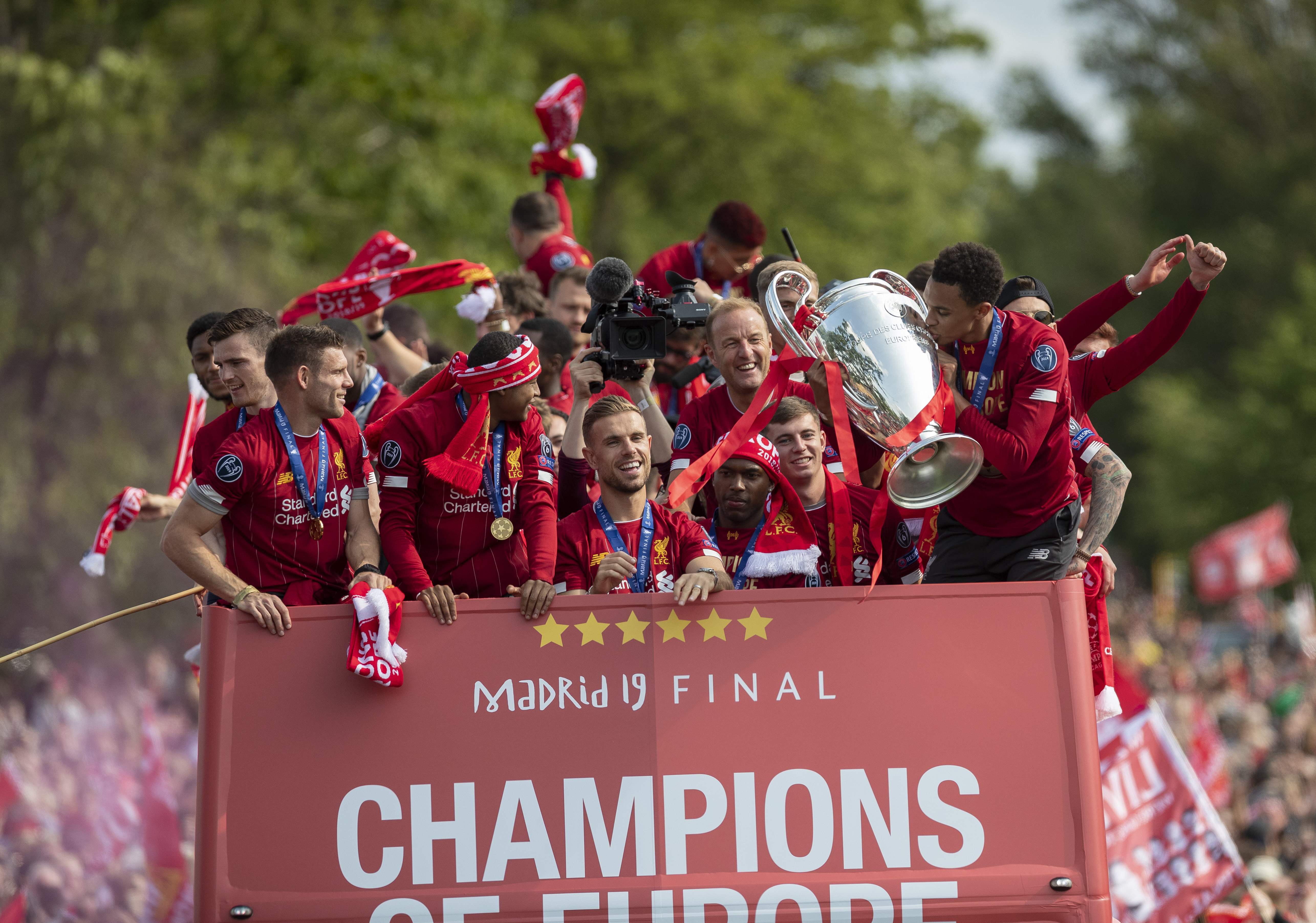 杜震宇祝贺邵佳一：带队走出低谷，球迷要支持我们的本土教练