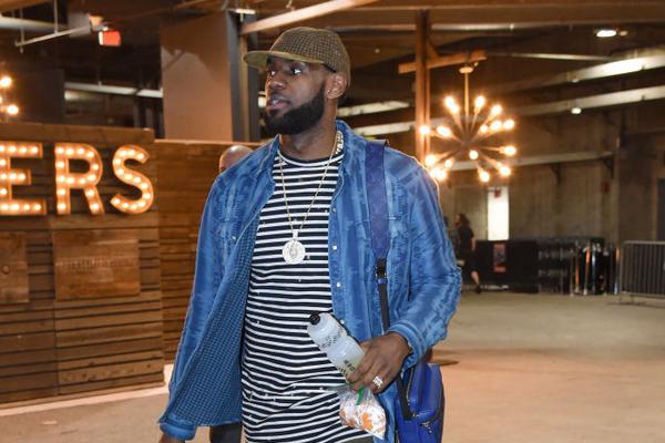 意甲半场：杜维卡斯建功，科莫暂1-0萨索洛