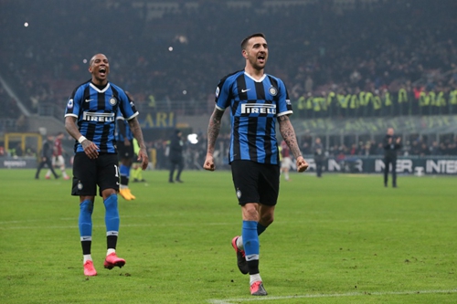 记者：阿根廷全队周四启程前往安哥拉，梅西届时将首发出战