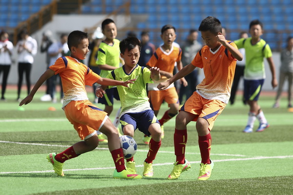 官方：阿贾克斯主帅海廷加下课；带队本赛季欧冠四战全败