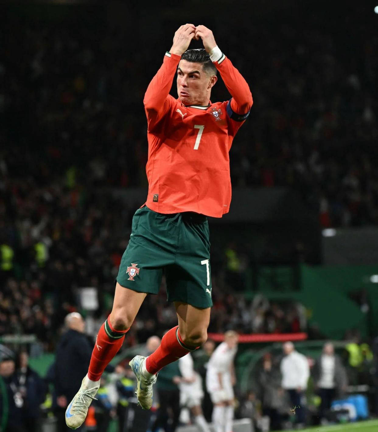 本-戴维斯：自己的未来无法控制，在捧杯时为孙兴慜感到骄傲