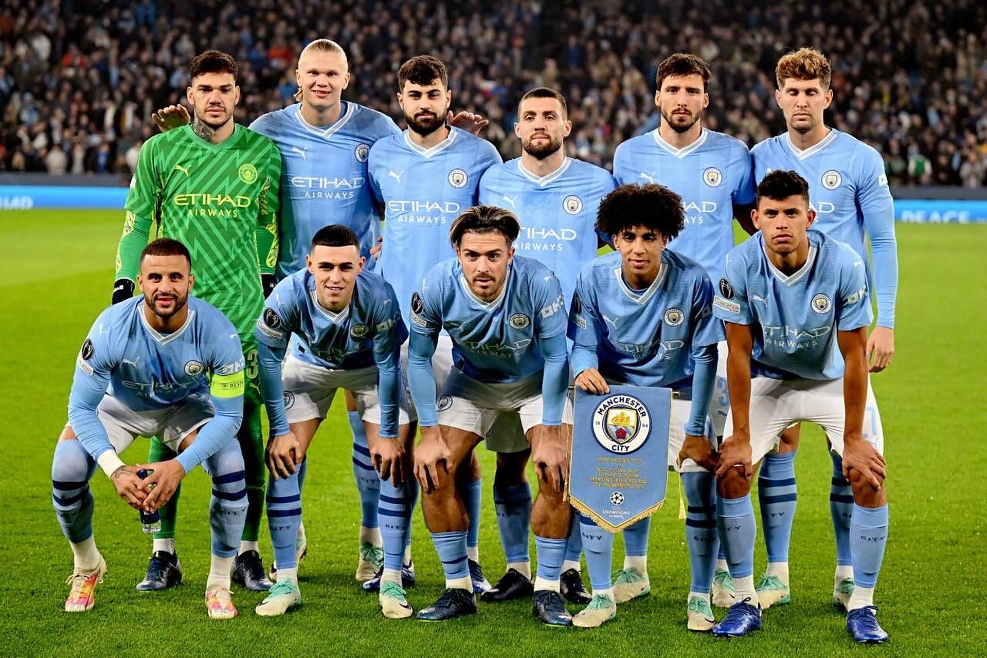 东西部得分王各砍10分，詹姆斯贡献劈扣，两队首节战平