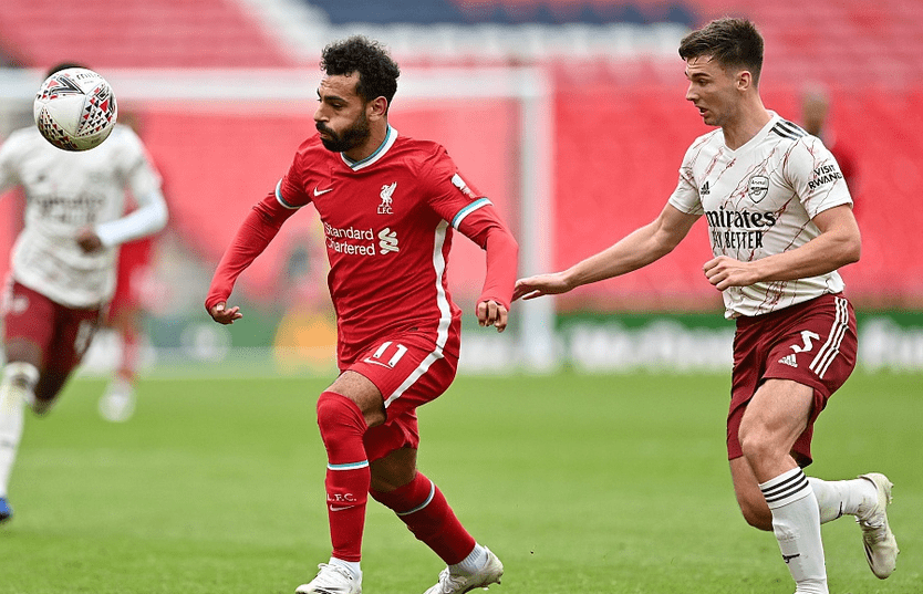 泰州举办“苏超泰州英雄大会”，市民夹道欢迎泰州队将士凯旋